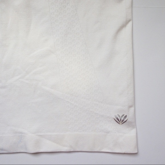 Forever 21 White Racerback Tank Size L - Picture 3 of 4